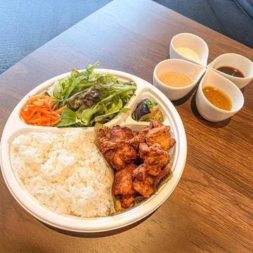 【油淋鶏風】さっぱり甘酢ダレのからあげ・Salada BOX