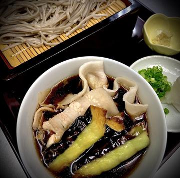 ナスと豚のせいろ蕎麦