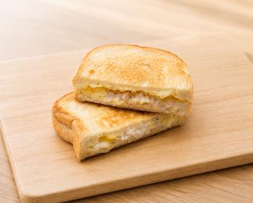 ツナメルトサンド TUNA MELT SANDWICH