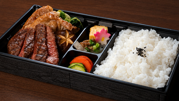 黒毛和牛すき焼き＆ステーキ相盛重
