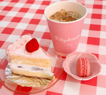おすすめスイーツセット(アイスカフェラテ・本日のマカロン・本日のケーキ)