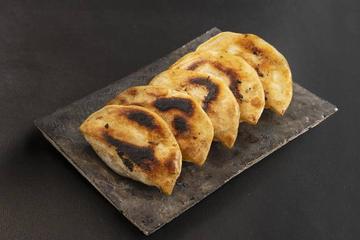 特製もち焼き餃子(5個入り) Special Gyoza Dumplings (5 Pieces)