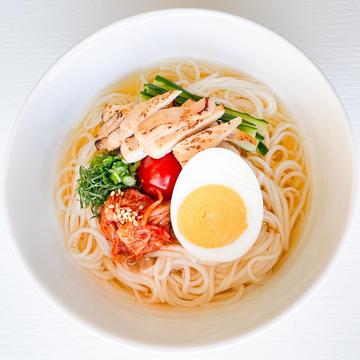 無添加お出汁冷麺(炙りサラダチキンと自家製キムチ)