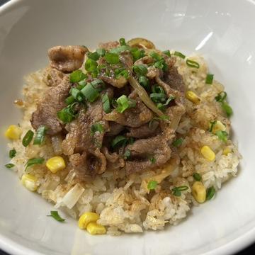 ガーリックライスカルビ丼(みそ汁付)