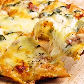 4種チーズのチーズピザ