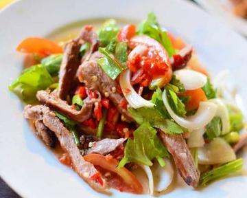 ヤムコームーヤーンSpicy Grilled Pork Neck salad