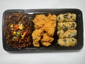 人気3種セット ジャージャーラーメン+選べるチキン+とびっこおにぎり