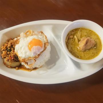 ガパオライスとグリーンカレーのセット