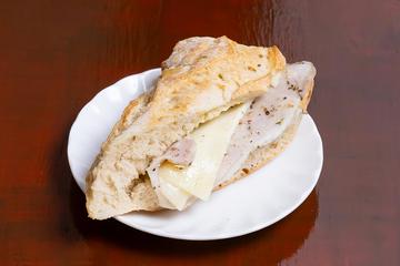 ハムとチーズのバゲットサンド