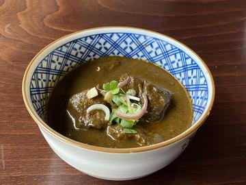 鶏肉の黒々カレー(黒胡椒と黒ゴマ入り)
