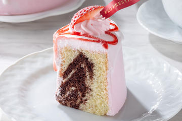 苺とショコラのマーブルシフォンケーキ(カット)