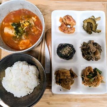 日替りおばんざいセット 〔おばんざい6品+ご飯+スープ〕