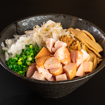 チャーシューマシ魚介豚骨油そば Seafood and Pork Bone Abura Soba with Extra Chashu Pork
