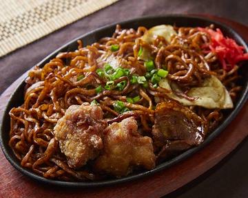 からあげ2個のせホルモン焼きそば
