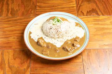 牛すじ煮込みチーズたっぷりカレー
