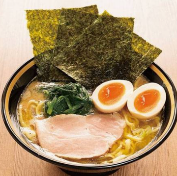 家系豚骨醤油ラーメン味玉付き Pork Bone & Soy Sauce Ramen with Marinated Egg
