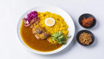 特製 一晩仕込みのグリルチキンカレー(フライドオニオン+赤鬼ソース)