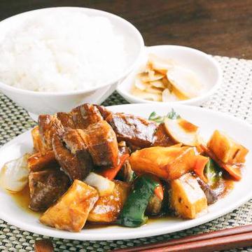 極厚豚肉とジャガイモ煮込み定食