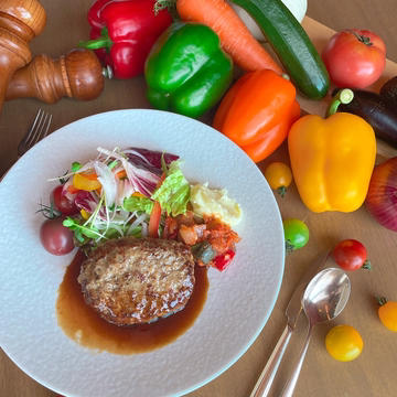 ハンバーグセット(ライス＆サラダ＆ドリンク付)Hamburg Steak Rice and Salad and drink set