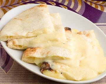 チーズナン Cheese Naan