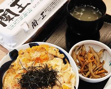 【卵にこだわった】 国産鶏と蘭王(らんおう)の親子丼