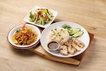 女性支持率No.1！カオマンガイ＆パッタイDeli(Kao man gai ＆ Padthai bento)