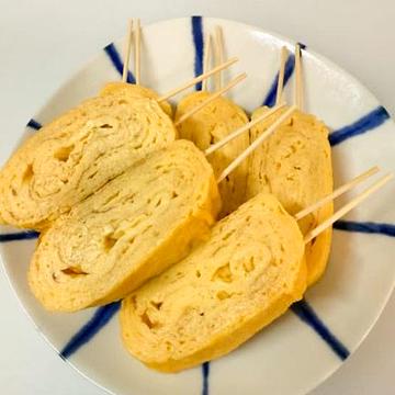 おにぎりに合う甘めの卵焼き        Tamagoyaki goes well with onigiri