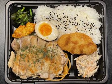 グリルチキンステーキ弁当 /目玉焼き