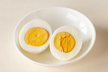 茹で卵 1個 Boiled Egg