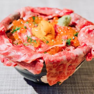 14.炙り牛トロ雲丹いくら丼 牛トロ増し