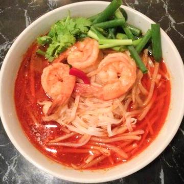 トムヤムクンラーメン(海老入りトムヤム米粉麺)