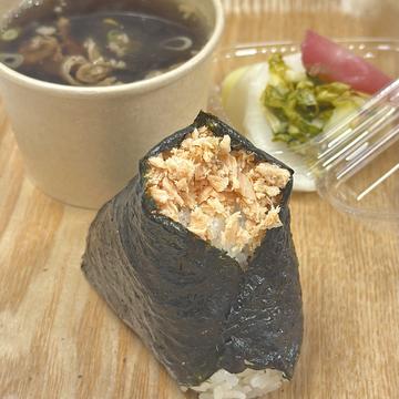 選べるおむすび1点と肉吸い・お新香セット