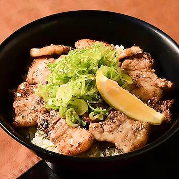 秋田桃豚の塩カルビ丼 Akita Momo Pork Salty Galbi Rice Bowl