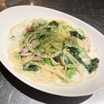 ベーコンとほうれん草のクリームパスタ