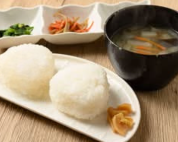 塩むすび2個+日替わり汁物とちょこっと惣菜のおまかせセット