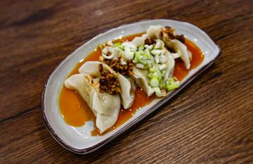 自家製辣油水餃子5個入りHomemade chili oil dumplings, 5 pieces