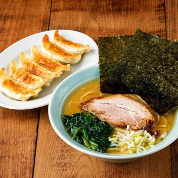 ラーメン・餃子セット(チャーシュー1枚・薬味ネギ・ホウレン草・ノリ3枚・餃子6個)