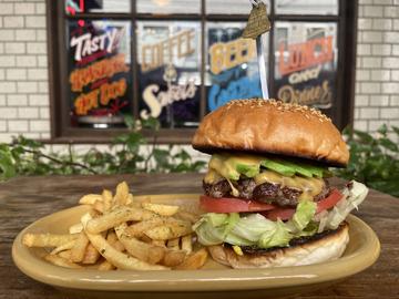 アボカドチーズバーガー【AVOCADO CHEESE BURGER】