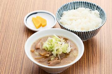 もつ煮込弁当 (みそ味)