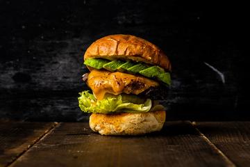 アボカドチーズバーガー(ポテト付き)