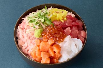 【特選5種】いくら・サーモン・鮪・ねぎとろ・イカの海鮮丼 Ikura Salmon Maguro Negitoro Squid Bowl
