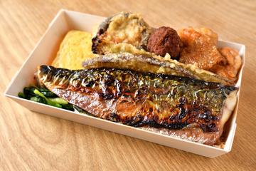 藁燻鯖海苔弁当