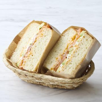 自家製フォカッチャサンド(サーモン、アボカド、クリームチーズ)