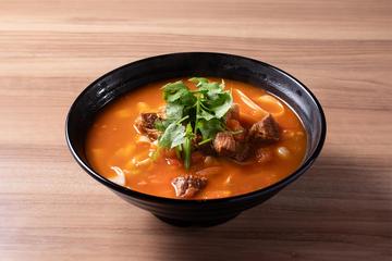 トマトと牛肉の煮込み刀削麺