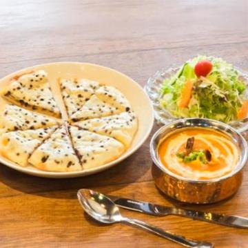 Hセット エビカレー チーズナンかチョコレートナン サラダ付 EBI CURRY cheese naan or chocolate naan,salad