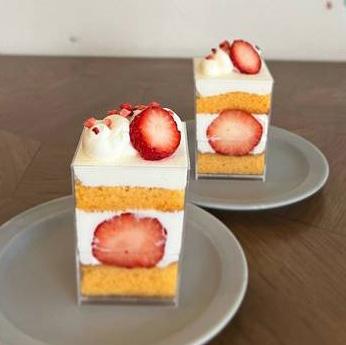 本日のスイーツ(カップショートケーキ)