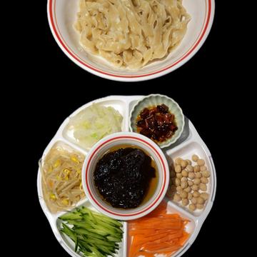 ジャージャー麺
