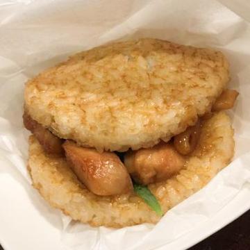 ライスバーガー(チキンorビーフ)