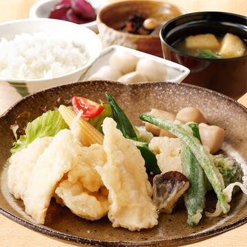 野菜と鶏むね肉の天ぷら定食 塩小袋と黒武蔵付【深夜】