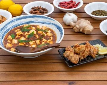 【創業20余年伝統の味】広東麻婆丼＆鶏の唐揚げ3個 Mapo Rice Bowl ＆ Fried Chicken (3)